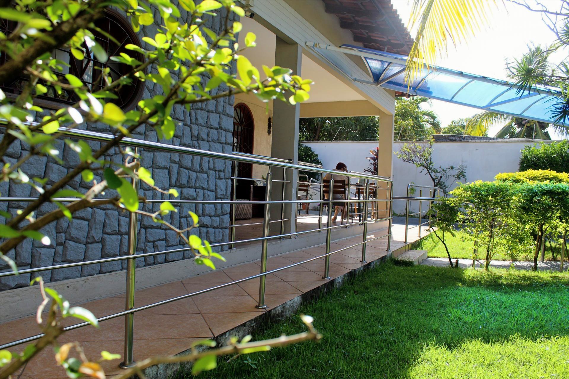 Jardim com área externa